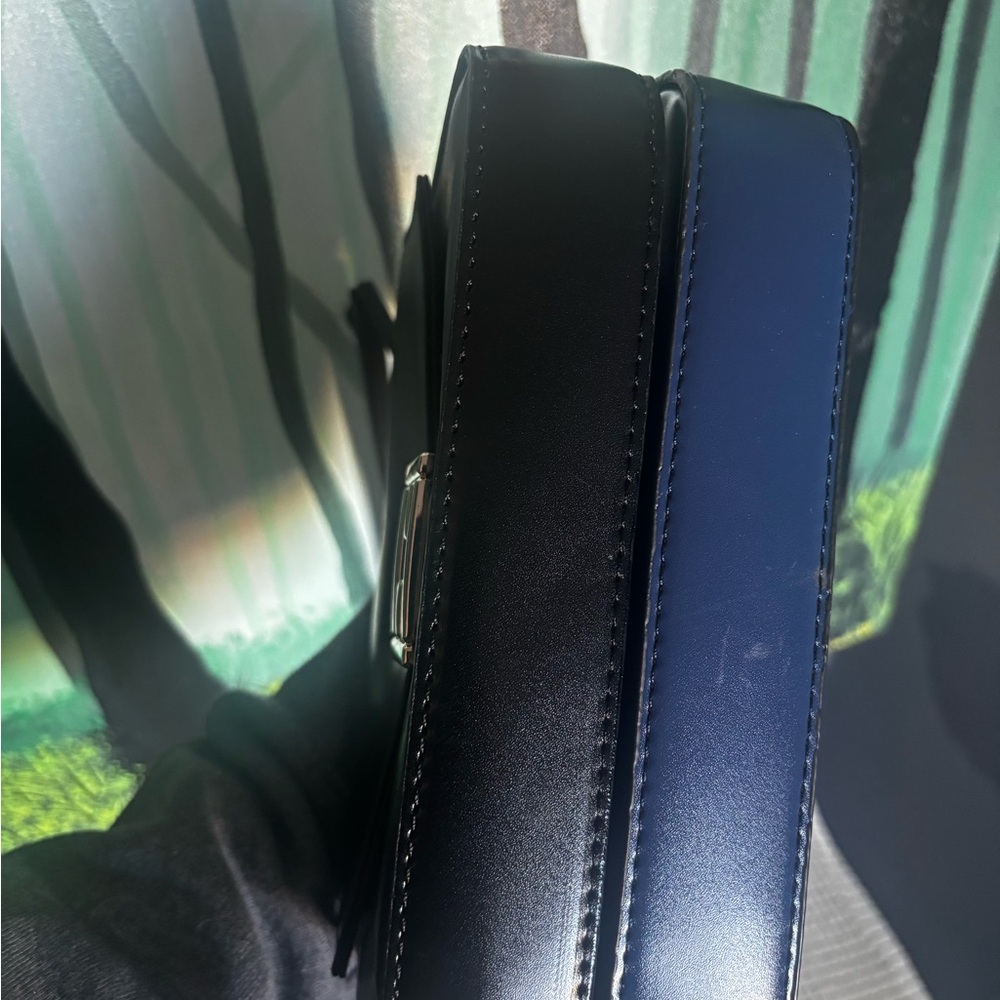 PATENT LEATHER SHOULDER BAG. - Picture 4 of 6